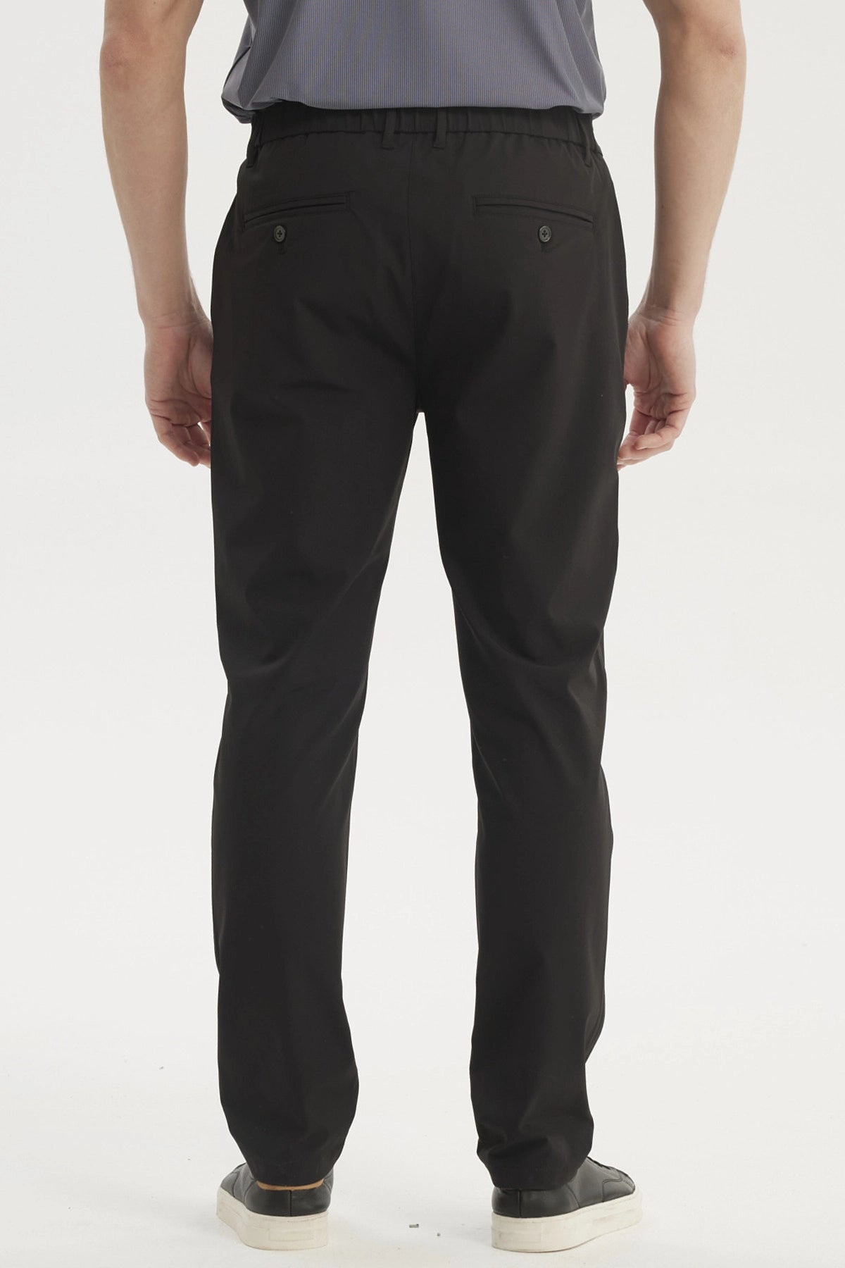 Pantalón slim negro para hombre liso elegante y versátil sin estampa ideal para ocasiones formales o casuales