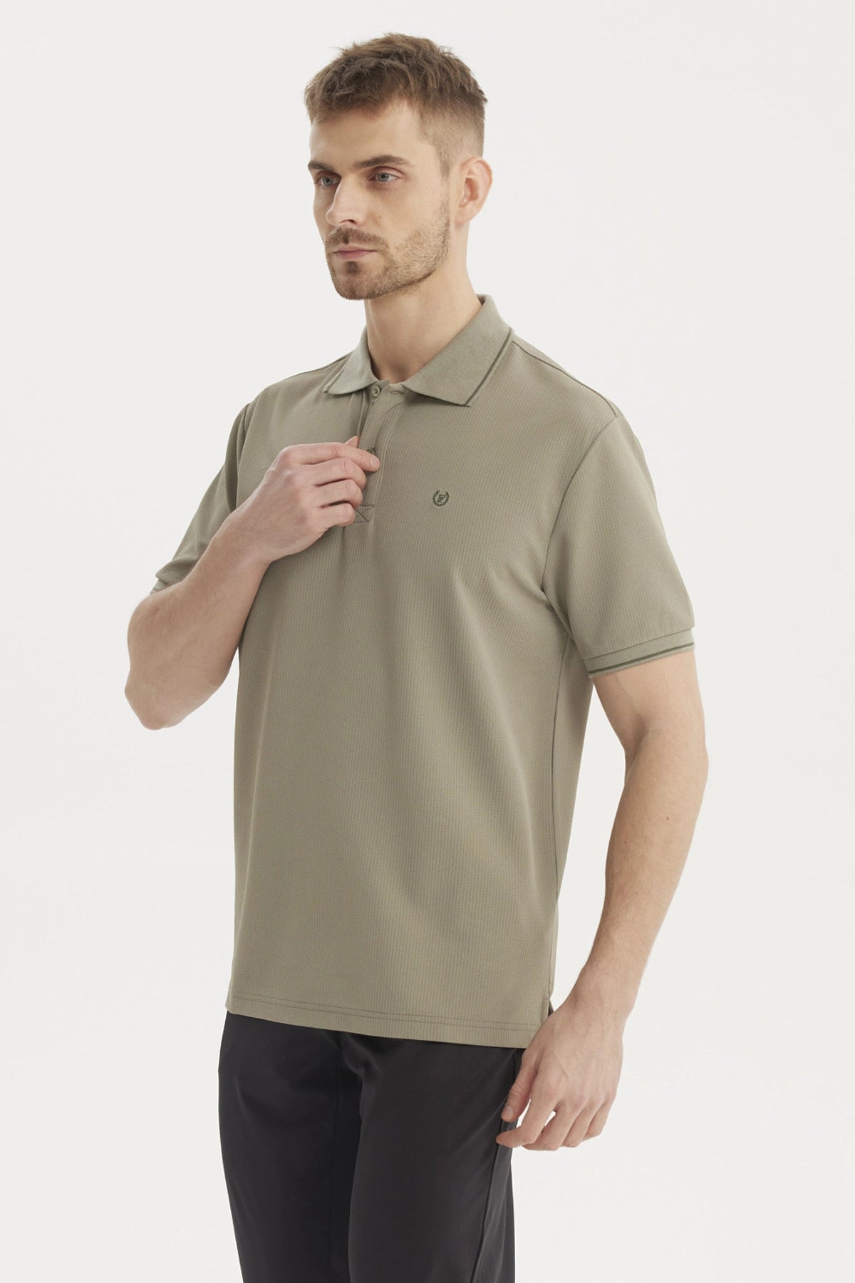 Polera Hombre Slim Cuello Camisero Verde