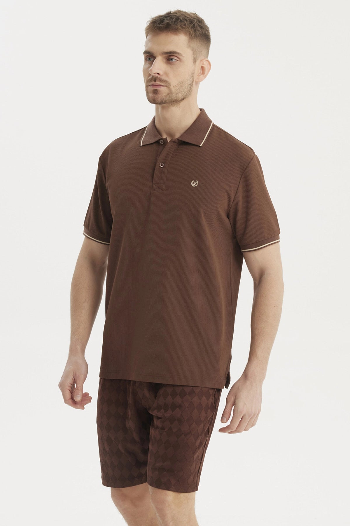 Polera Hombre Slim Cuello Camisero Chocolate