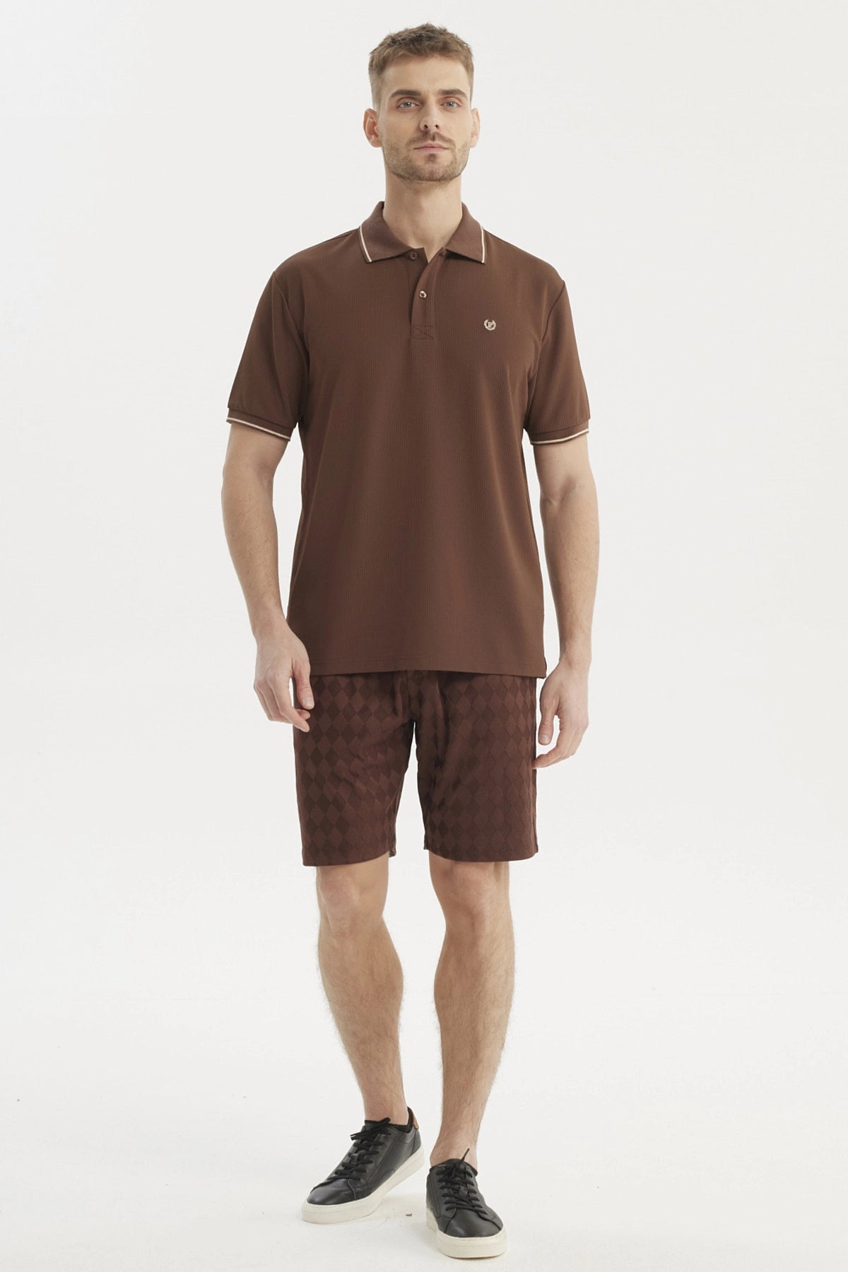 Polera Hombre Slim Cuello Camisero Chocolate