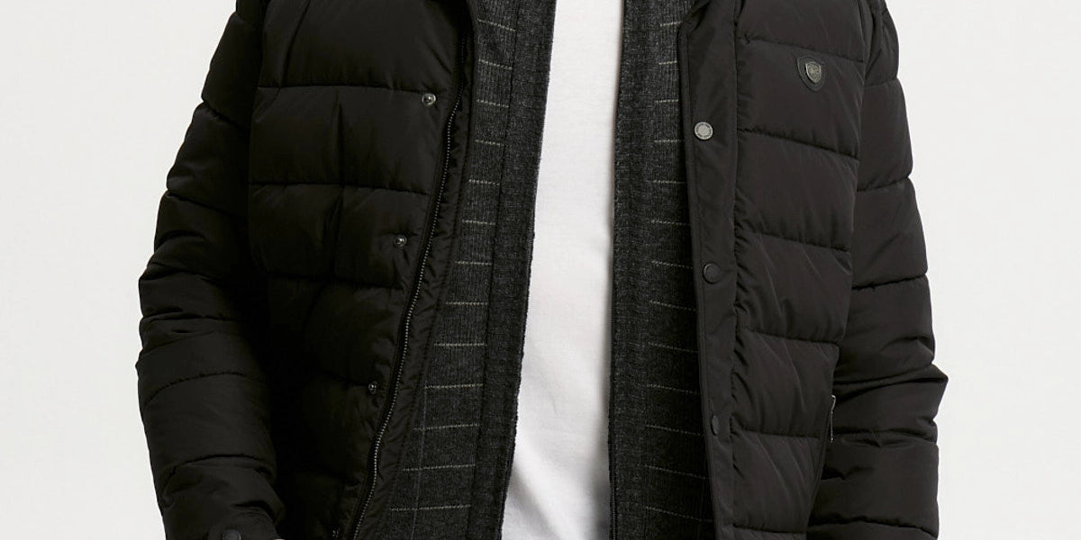 Parka negra para hombre de corte slim con diseño acolchado y lisa sin estampas