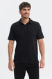 Polera negra de hombre estilo polo de manga corta diseño liso sin estampa ideal para un look casual elegante