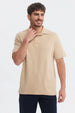 Polera polo lisa beige para hombre de manga corta en algodón ideal para un look casual y cómodo