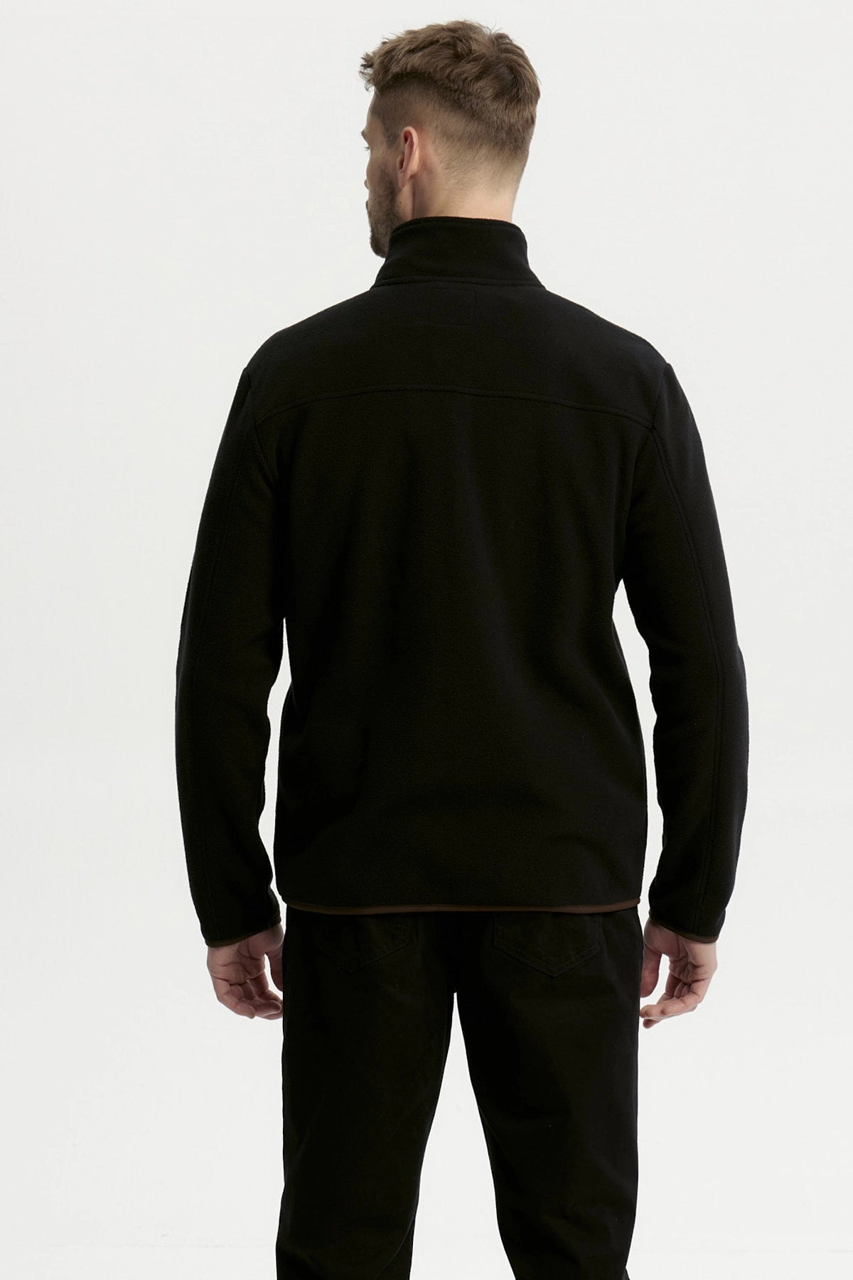 Polar Hombre Slim Cuello Con Cierre Negro