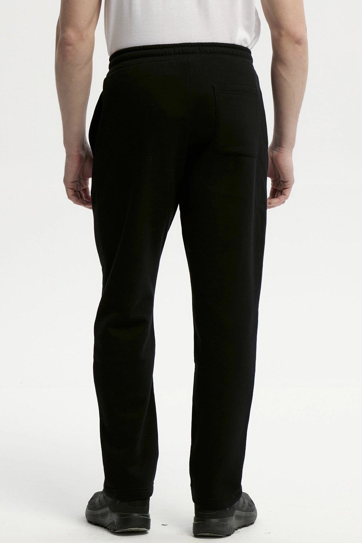 Pantalón Buzo Hombre Calce Recto Negro