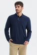 Polera hombre azul marino lisa con cuello polo y detalles de silicona en el pecho diseño clásico elegante y versátil