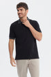 Polera slim negra de algodón con cuello camisero y mangas cortas lisa sin estampa ideal para estilo casual elegante