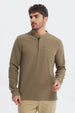 Polera slim verde oliva para hombre con cuello mao y botones frontales sin estampa diseño liso ideal para ocasiones casuales