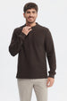 Polera hombre chocolate slim con cuello redondo y tres botones lisos sin estampa bolsillo en el pecho