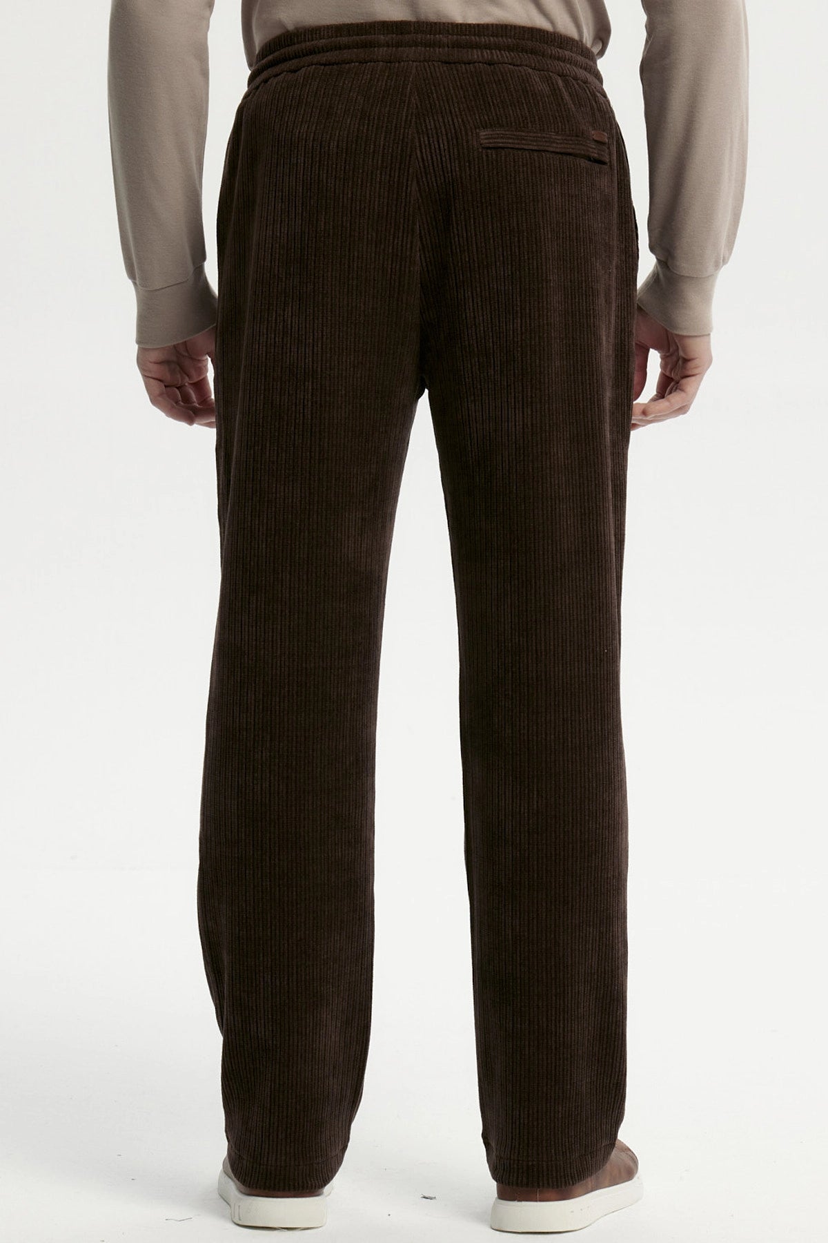 Pantalón Buzo Hombre Calce Recto Chocolate