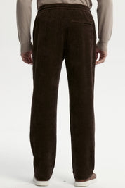 Pantalón Buzo Hombre Calce Recto Chocolate
