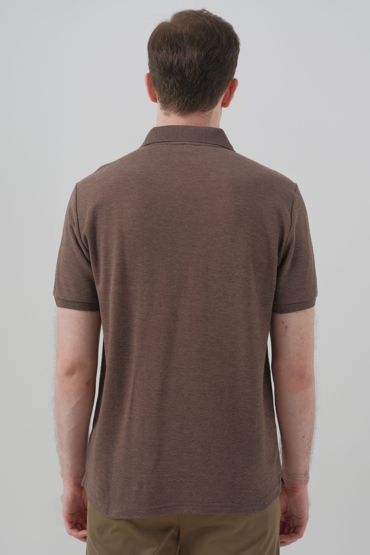 Polera Hombre Regular Marrón