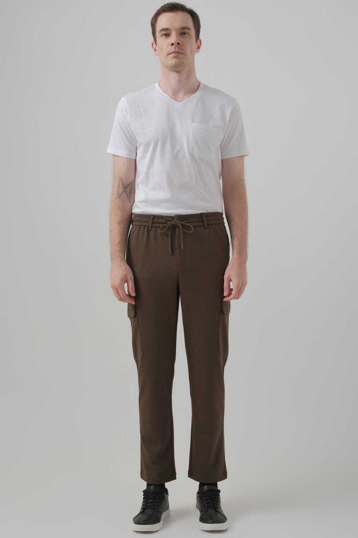 Pantalón Buzo Hombre Calce Recto Verde Olivo