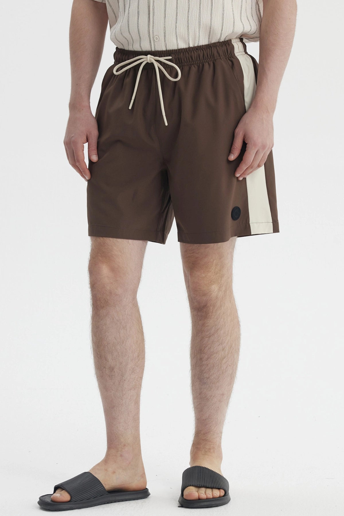 Short de Baño Hombre Liso Chocolate