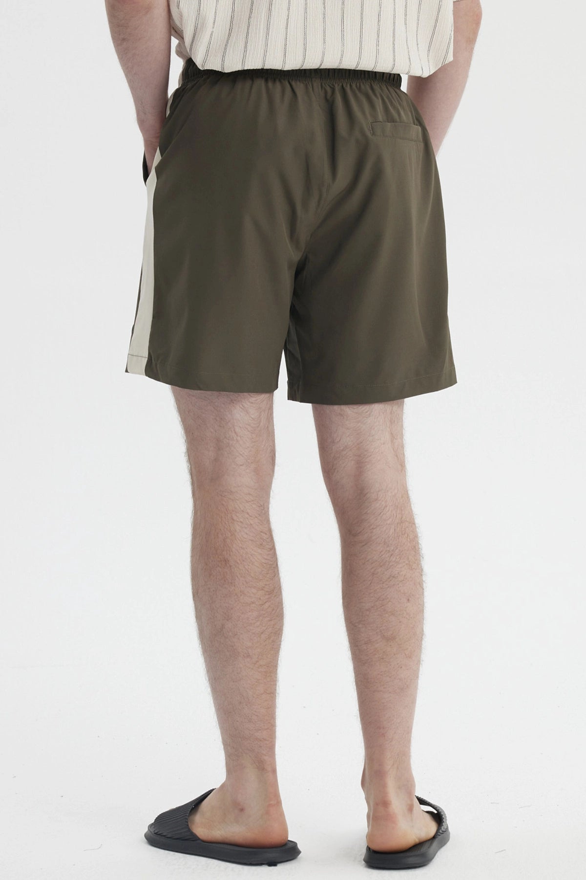 Short de Baño Hombre Liso Verde Militar