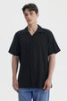 Camisa negra de hombre slim con cuello camisero y textura sutil lisa ideal para un look casual moderno