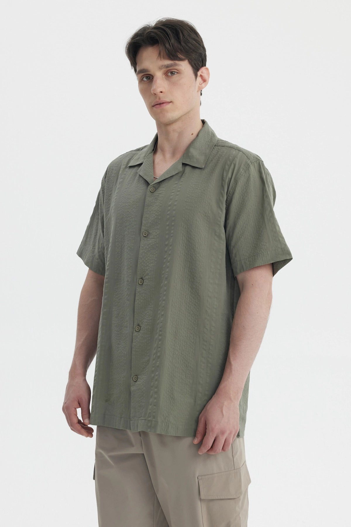 Camisa Hombre Slim Cuello Camisero Verde Militar