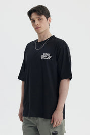 Polera oversize negra para hombre con texto 'Every Single Day Counts' en el pecho estilo casual moderna y cómoda
