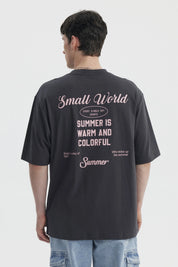Polera oversize marengo con texto Good Weather al frente estilo casual y relajado perfecta para días de verano