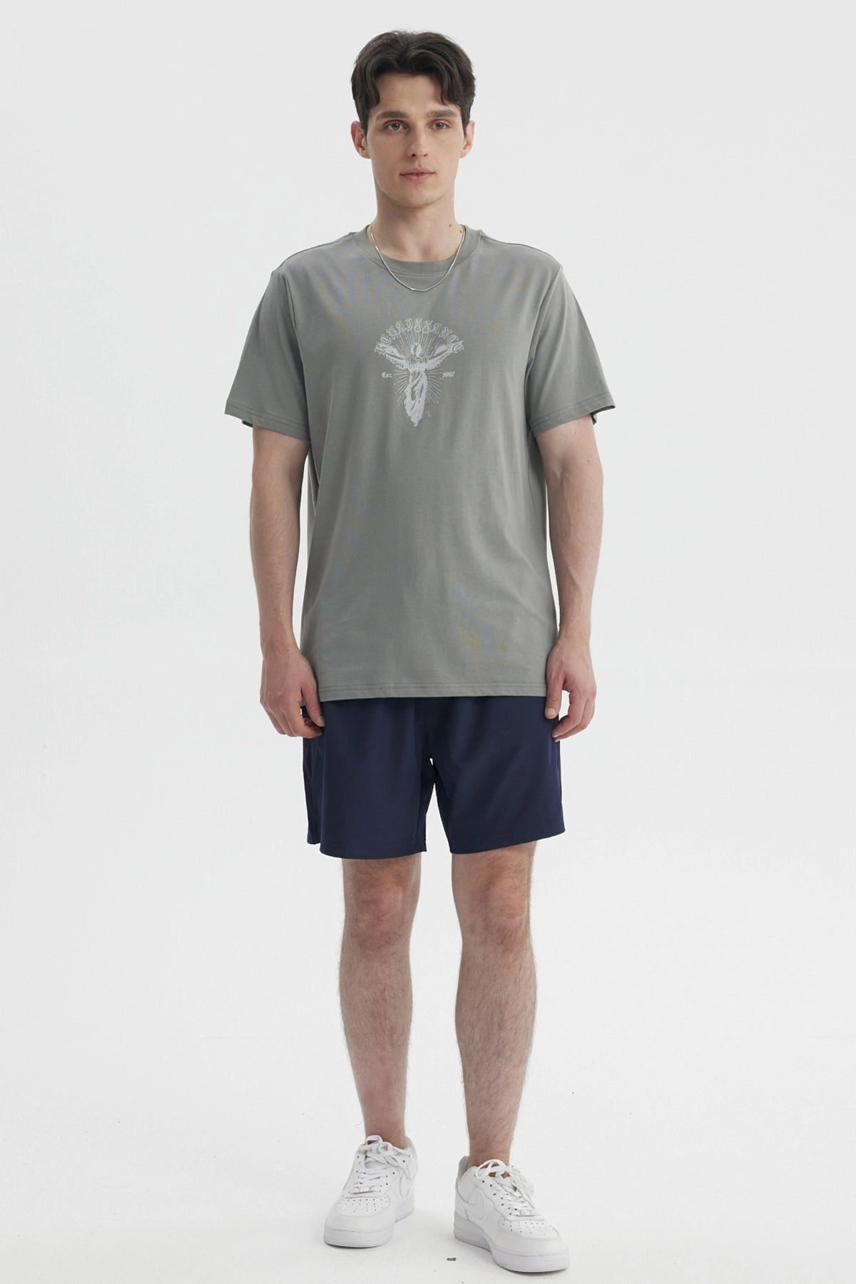 Polera hombre slim verde claro con estampa central de figura renacentista estilo vintage texto Renaissance en el pecho