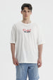 Polera hombre slim crema con texto Perfect Holiday en el pecho estilo casual y relajado para días de verano