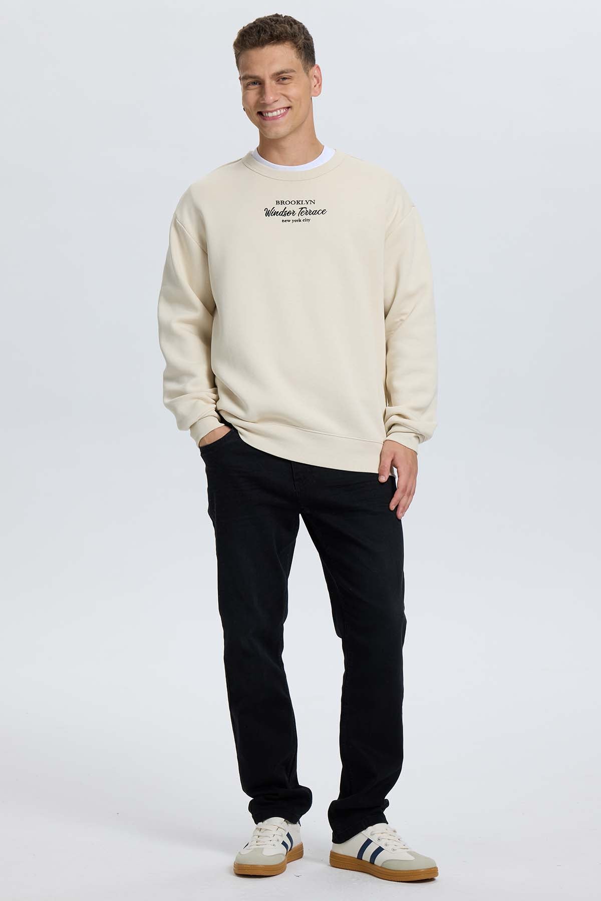 Polerón Hombre Print Texto Central Beige