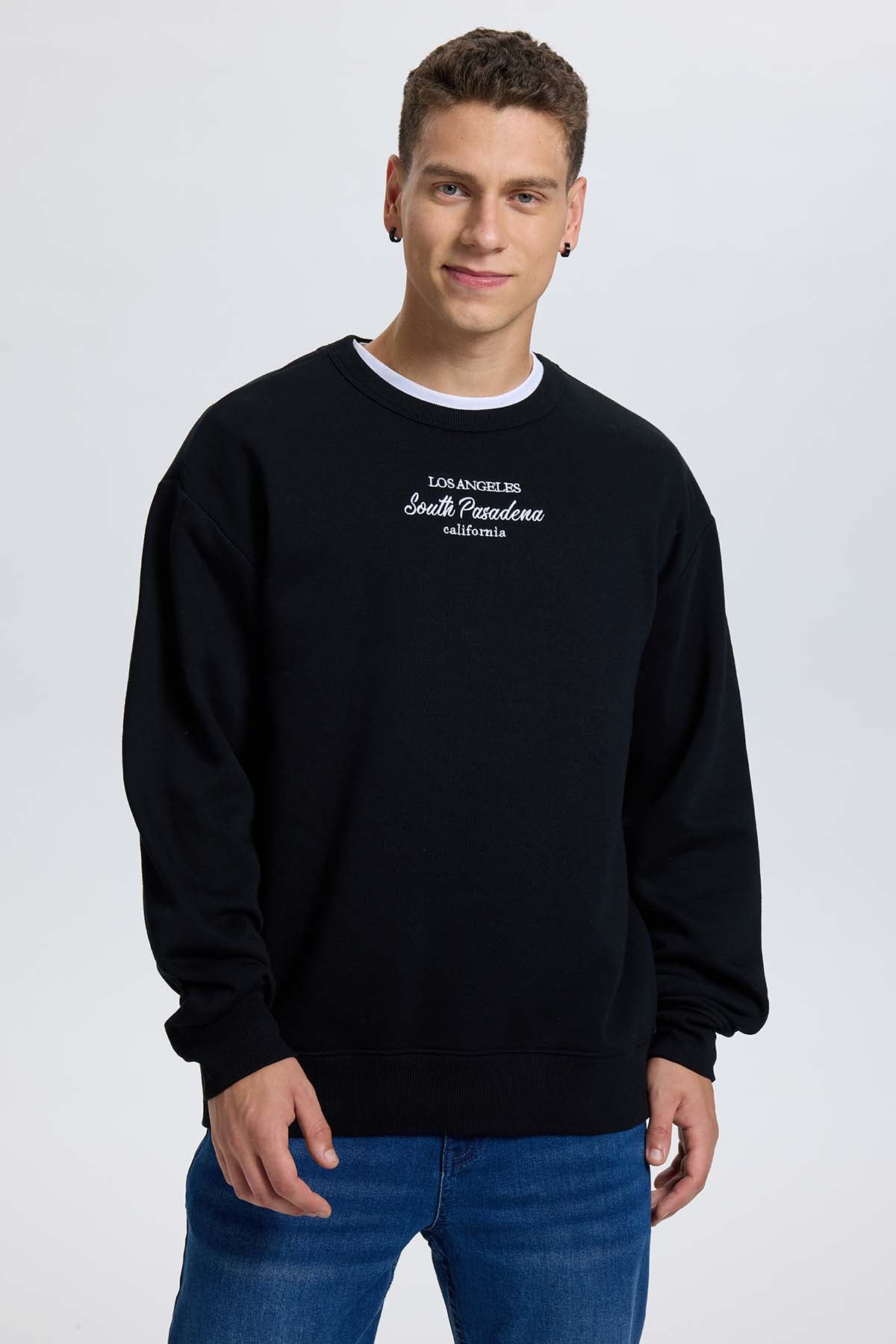 Polerón Hombre Print Texto Central Negro