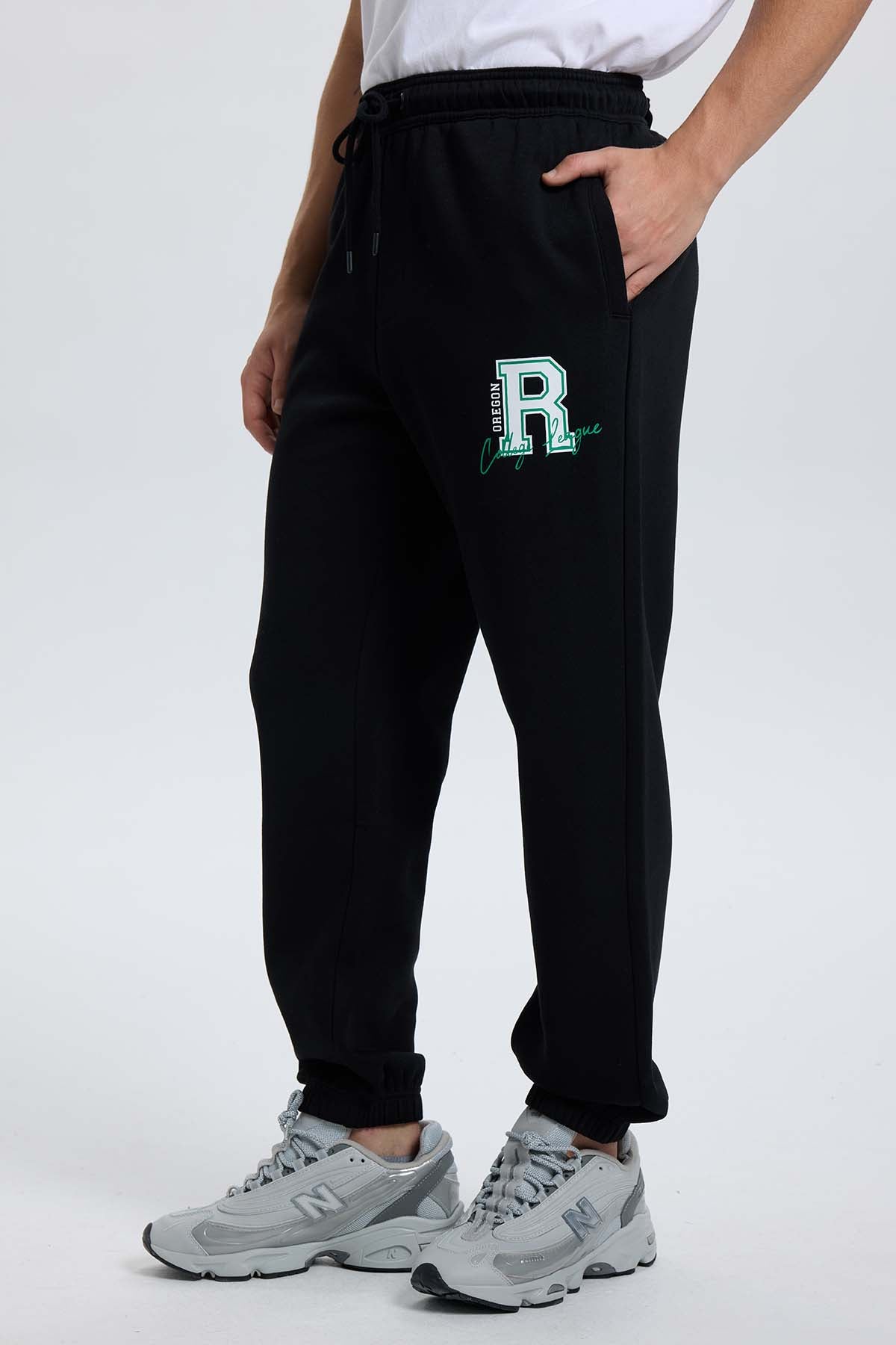 Pantalón Buzo Hombre Print College Negro