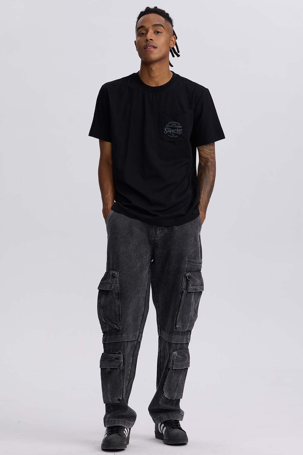Polera hombre negra con bolsillo contraste