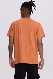 Polera Hombre Con Bolsillo Contraste Naranjo Oscuro