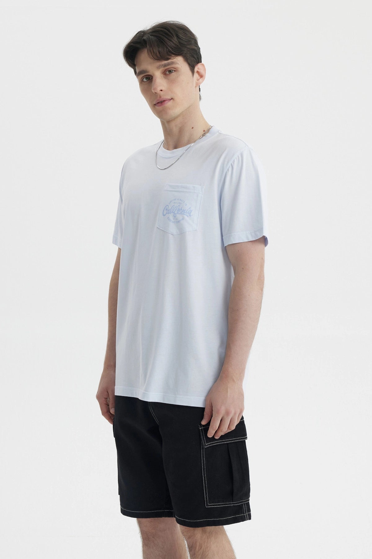 Polera Hombre Con Bolsillo Print Celeste Claro