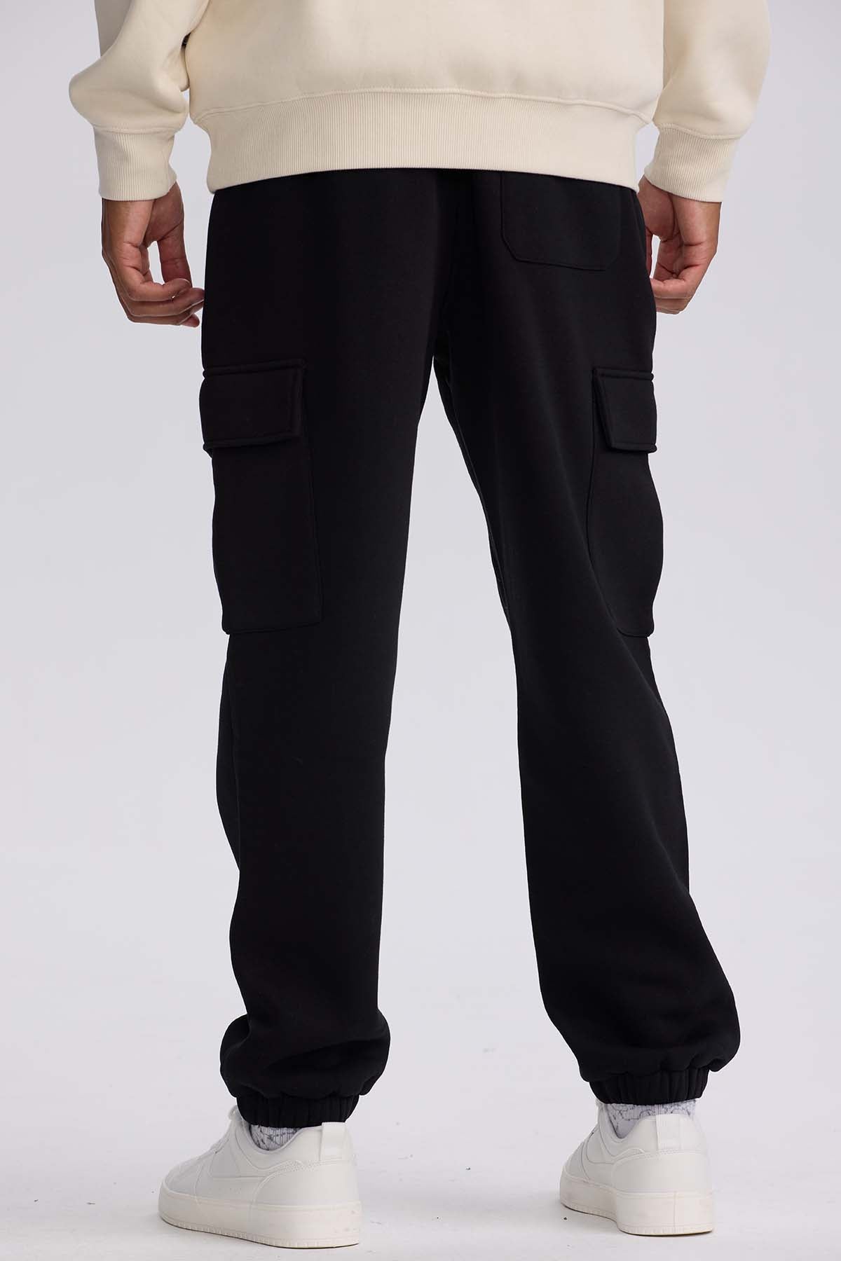 Pantalón buzo hombre cargo negro