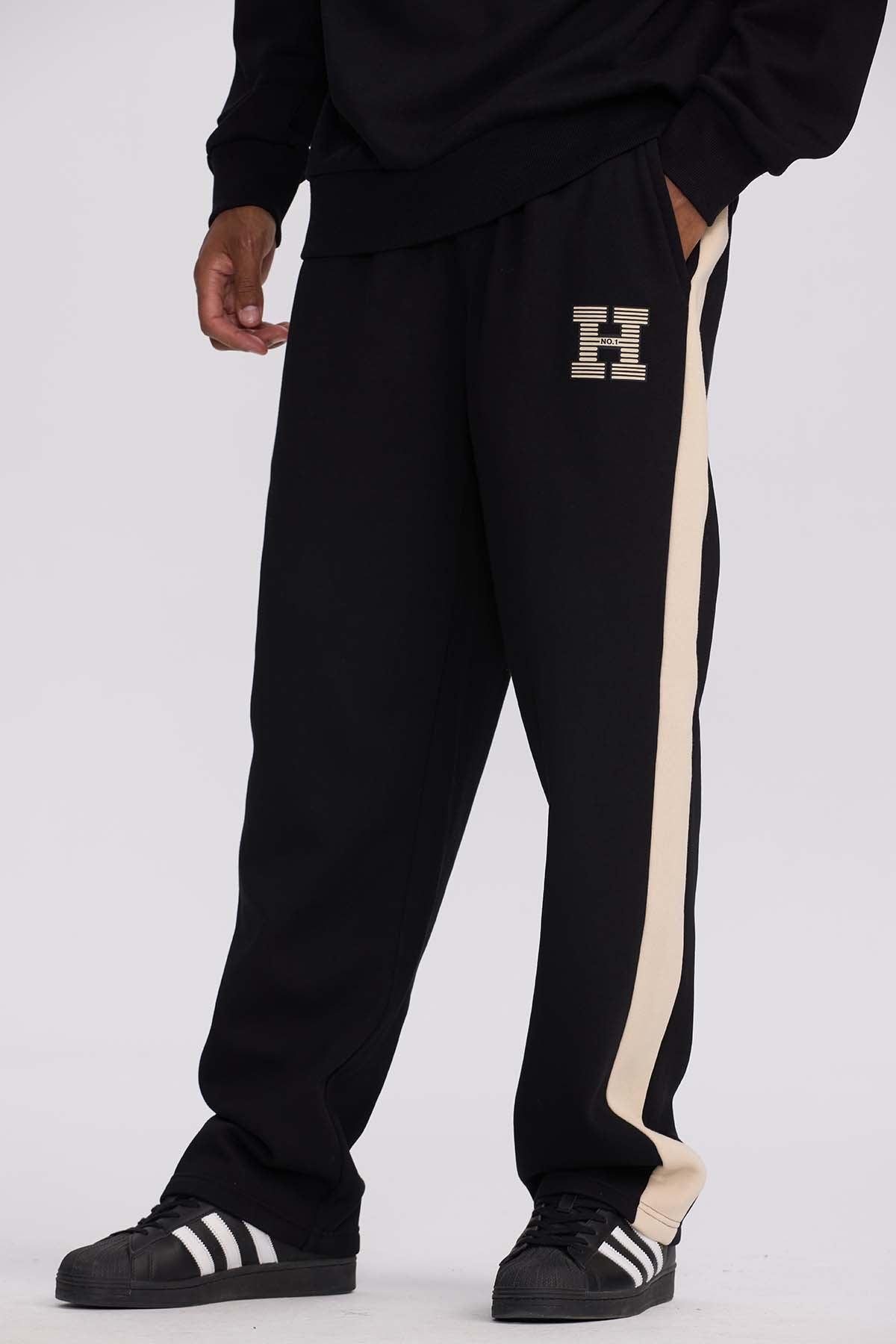 Pantalón Buzo Hombre Calce Recto Negro