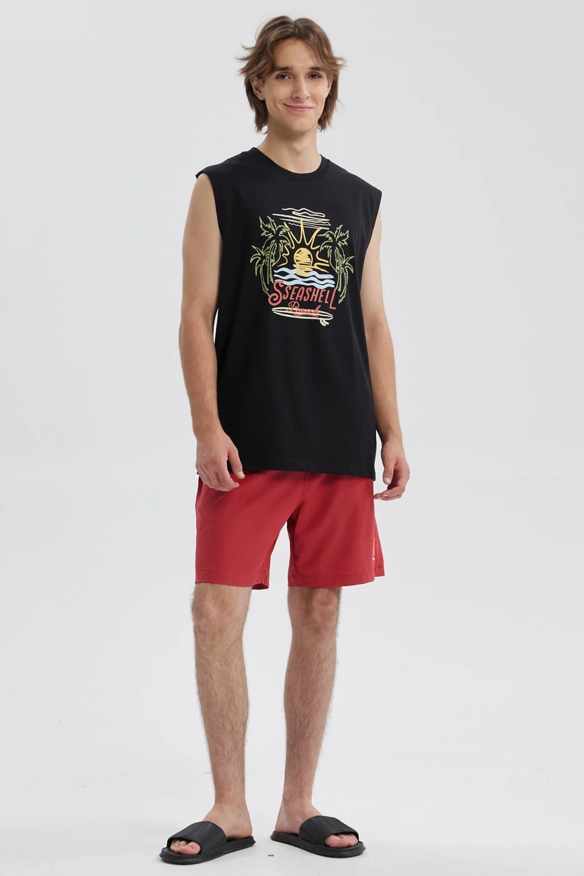 Polera negra sin mangas con diseño de palmeras y sol con texto Seashell Beach