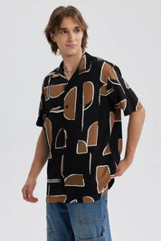Camisa negra de hombre con estampado geométrico en marrón y blanco