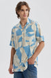 Camisa hombre azul celeste con estampado abstracto y cuello abierto