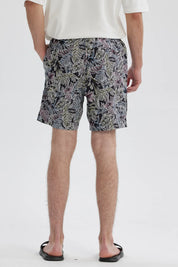 Short de baño hombre blanco y negro con estampado de hojas tropicales