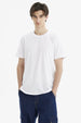 Polera hombre blanca long fit básica sin estampa lisa ideal para un look casual relajado y versátil