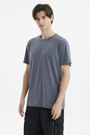 Polera hombre long fit gris oscuro lisa sin estampa ajuste holgado cuello redondo ideal para estilo casual diario