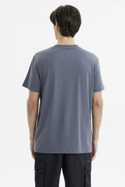 Polera hombre long fit gris oscuro lisa sin estampa ajuste holgado cuello redondo ideal para estilo casual diario