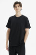 Polera hombre negra de corte largo y ajuste básico sin estampa lisa y de estilo minimalista