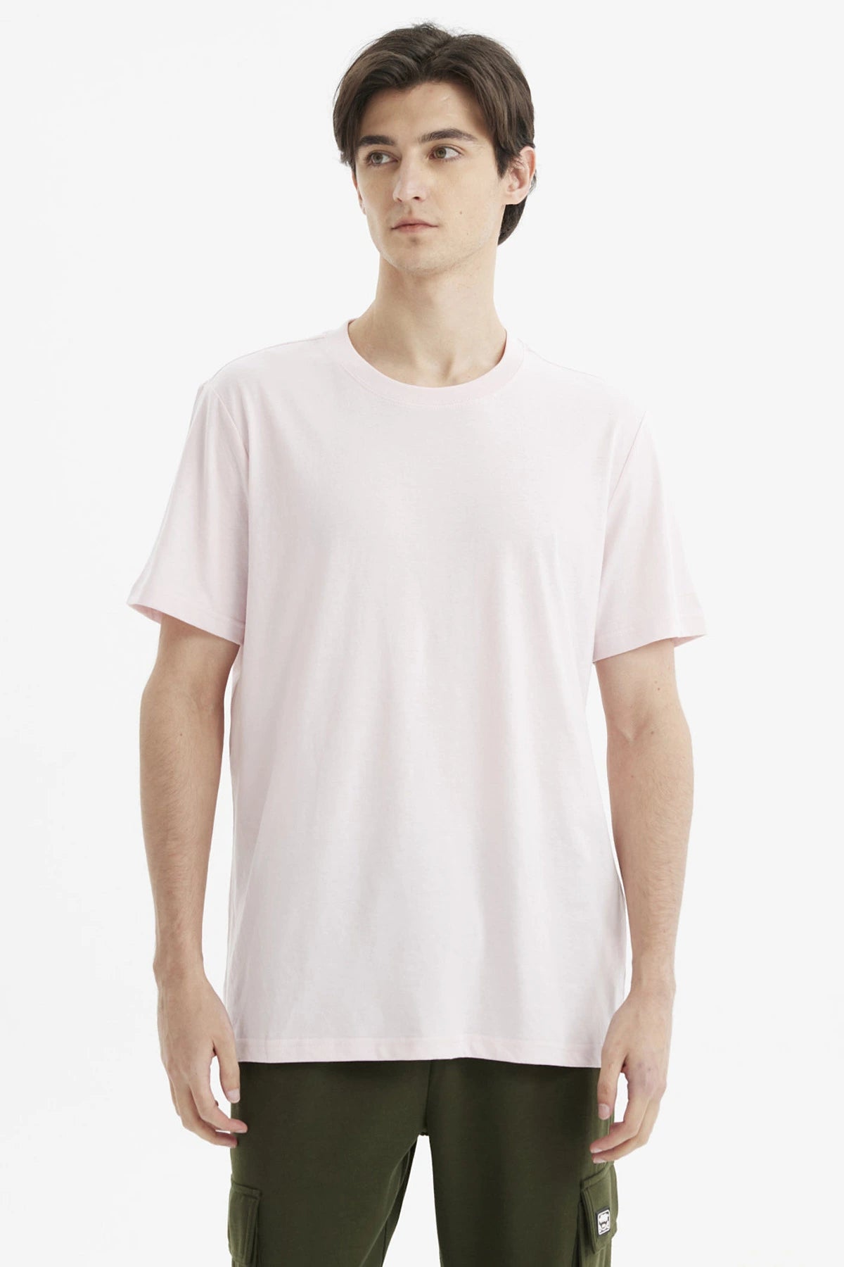 Polera hombre long fit rosado claro lisa de manga corta sin estampa estilo básico casual
