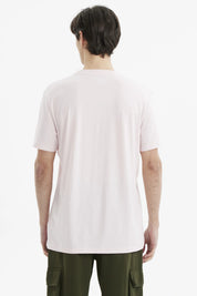 Polera hombre long fit rosado claro lisa de manga corta sin estampa estilo básico casual