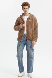 Polar hombre peludo kaki con capucha cierre frontal y parche en el pecho diseño cálido y acogedor para días fríos