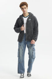 Polar hombre color marengo con capucha cremallera frontal y bolsillos laterales estilo casual sin estampa