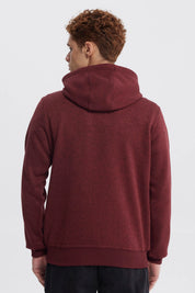 Hoodie burdeo de hombre con capucha y cierre completo frontal prenda lisa con bolsillos delanteros estilo casual moderno