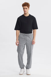 Pantalón jogger gris para hombre con cintura elástica y cordón ajuste sin estampa diseño liso y casual