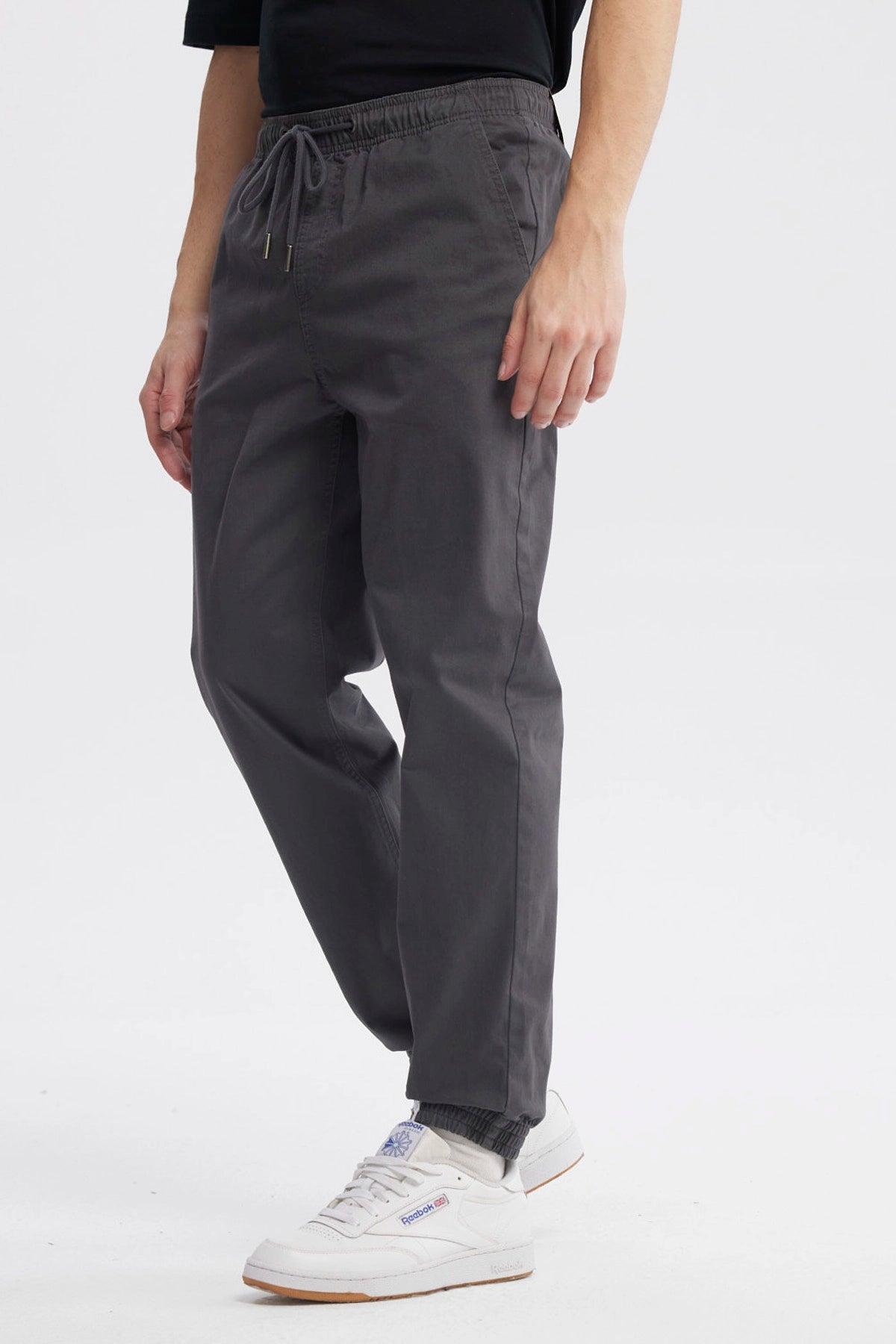 Pantalón jogger hombre marengo con cintura elástica y cordones ajuste cómodo para el día a día prenda lisa