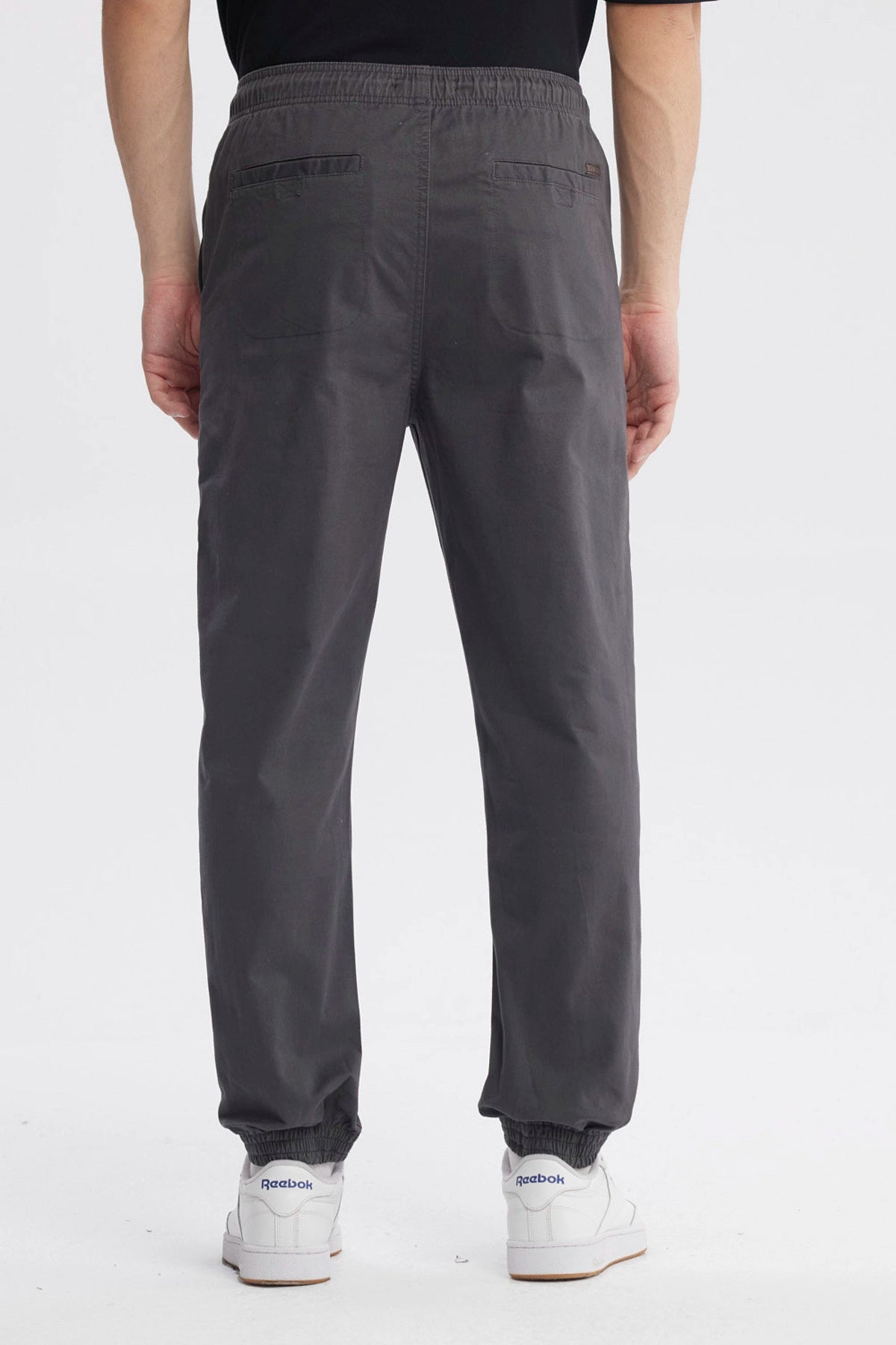 Pantalón jogger hombre marengo con cintura elástica y cordones ajuste cómodo para el día a día prenda lisa