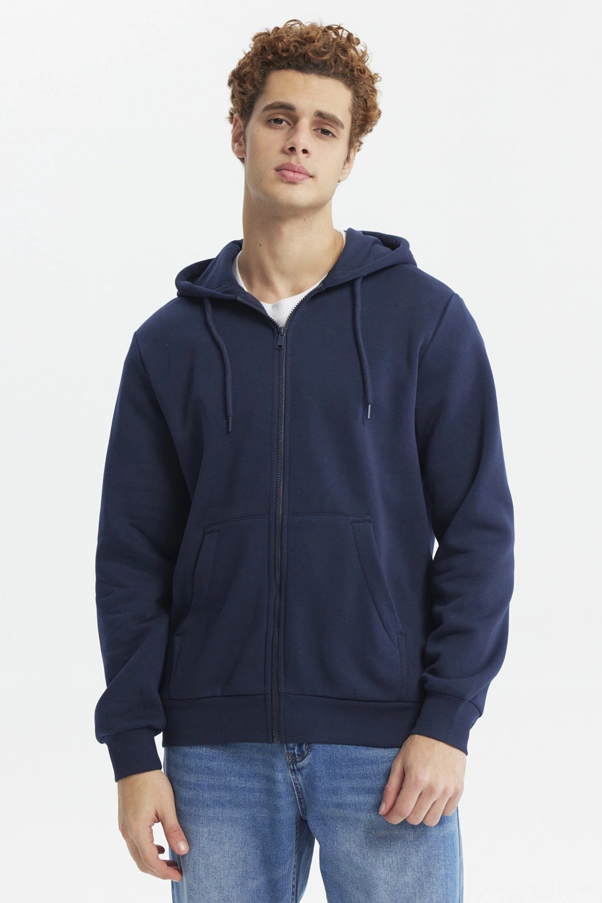 Polerón hombre azul oscuro con cierre completo y capucha sin estampa lisa